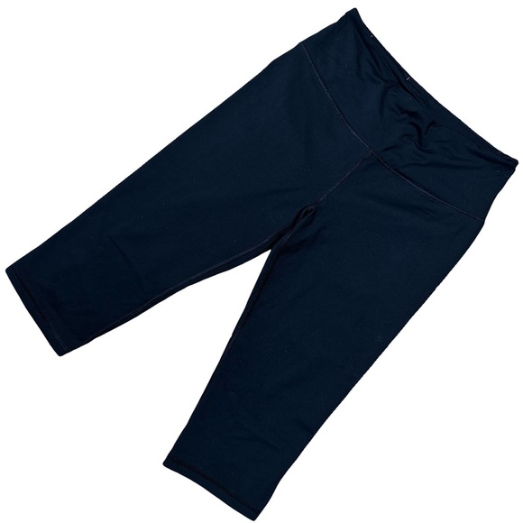 Victoria’s Secret Sport Black Capri Leggings Size Medium - Picture 2 of 3